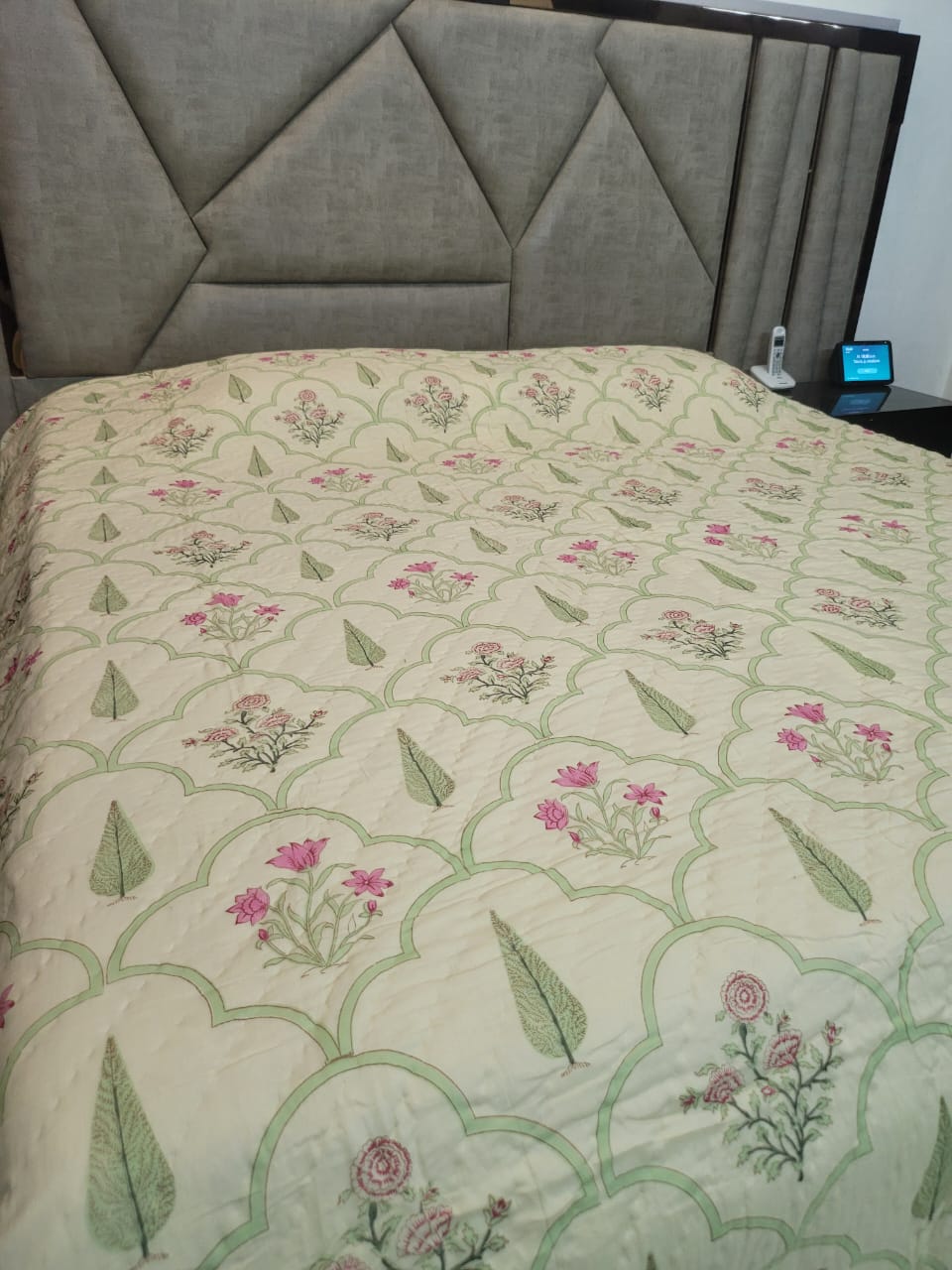 Quilt Bedspread/Coverlet/Bed Cover (King Size: 90x108 Inch)