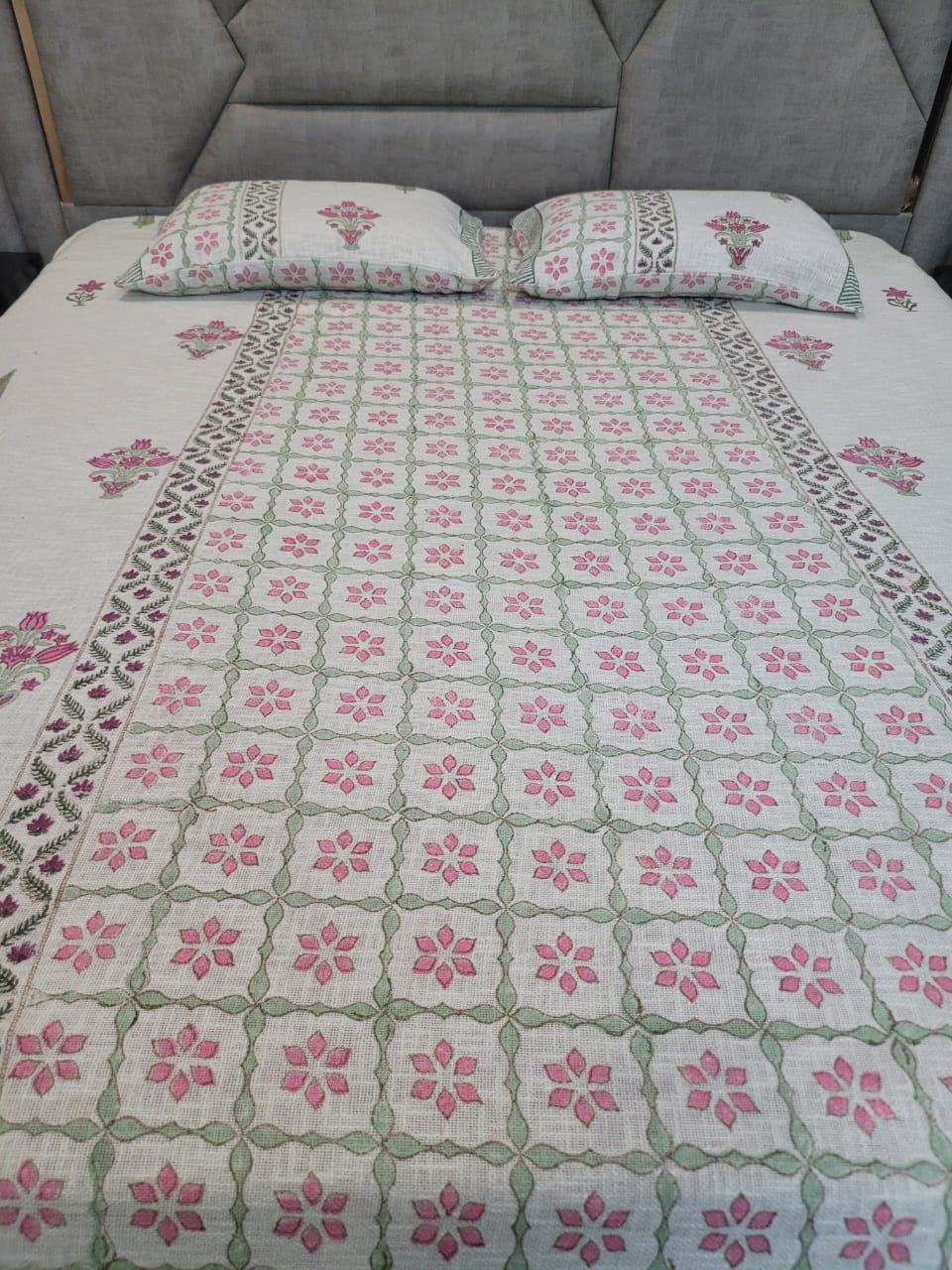LINEN BEDCOVER WITH TWO PILLOW COVERS (King Size: 90x108 Inch)