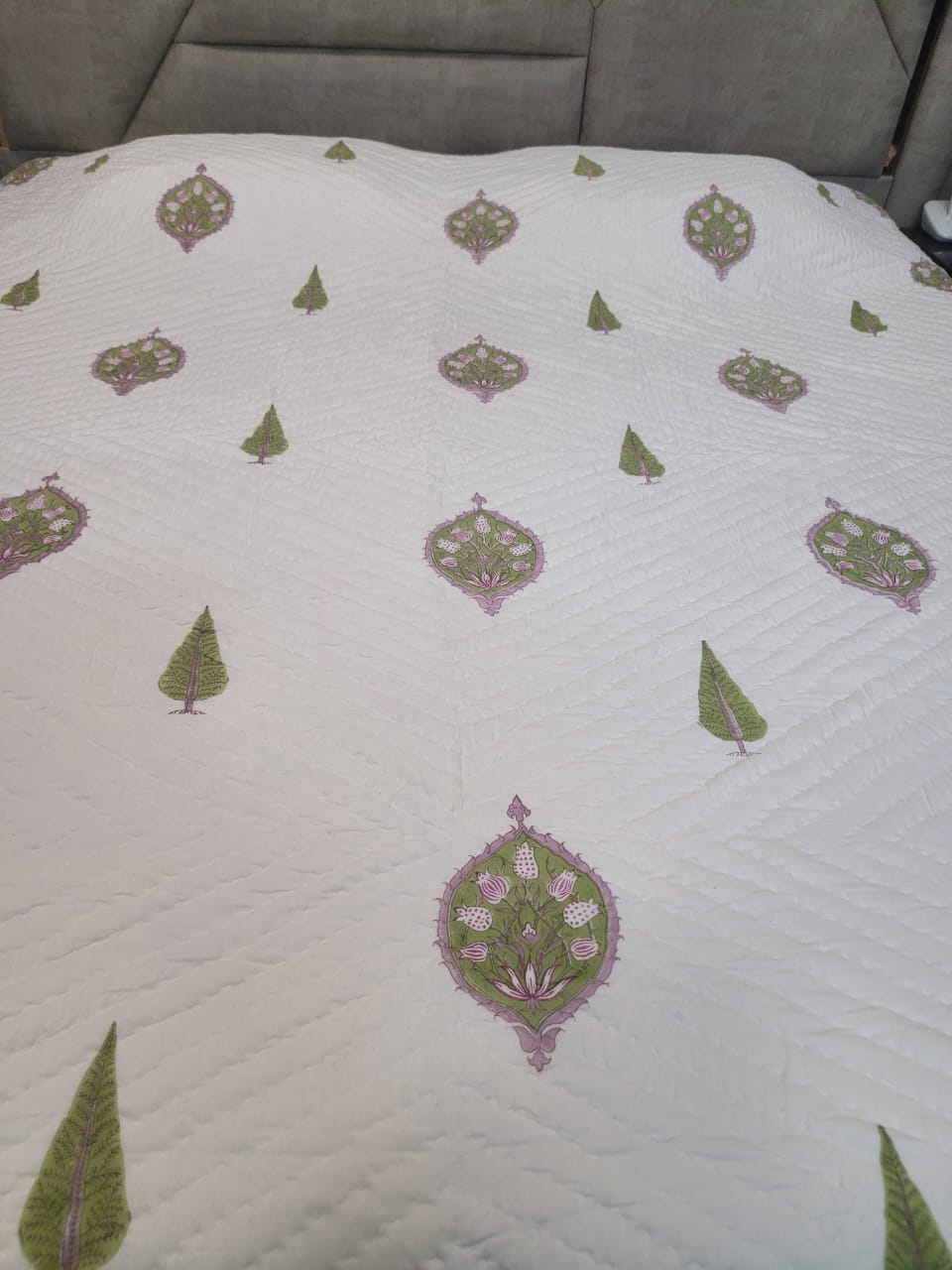 Quilt Bedspread/Coverlet/Bed Cover (King Size: 90x108 Inch)