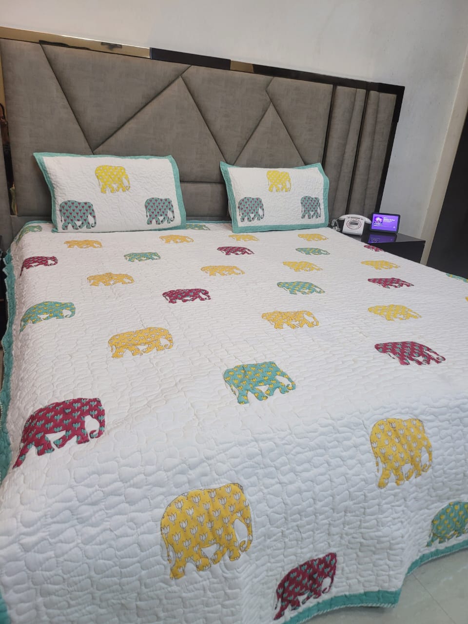 Quilted Bedspread/Coverlet/Bed Cover with 2 Pillow Covers (King Size: 90x108 Inch)