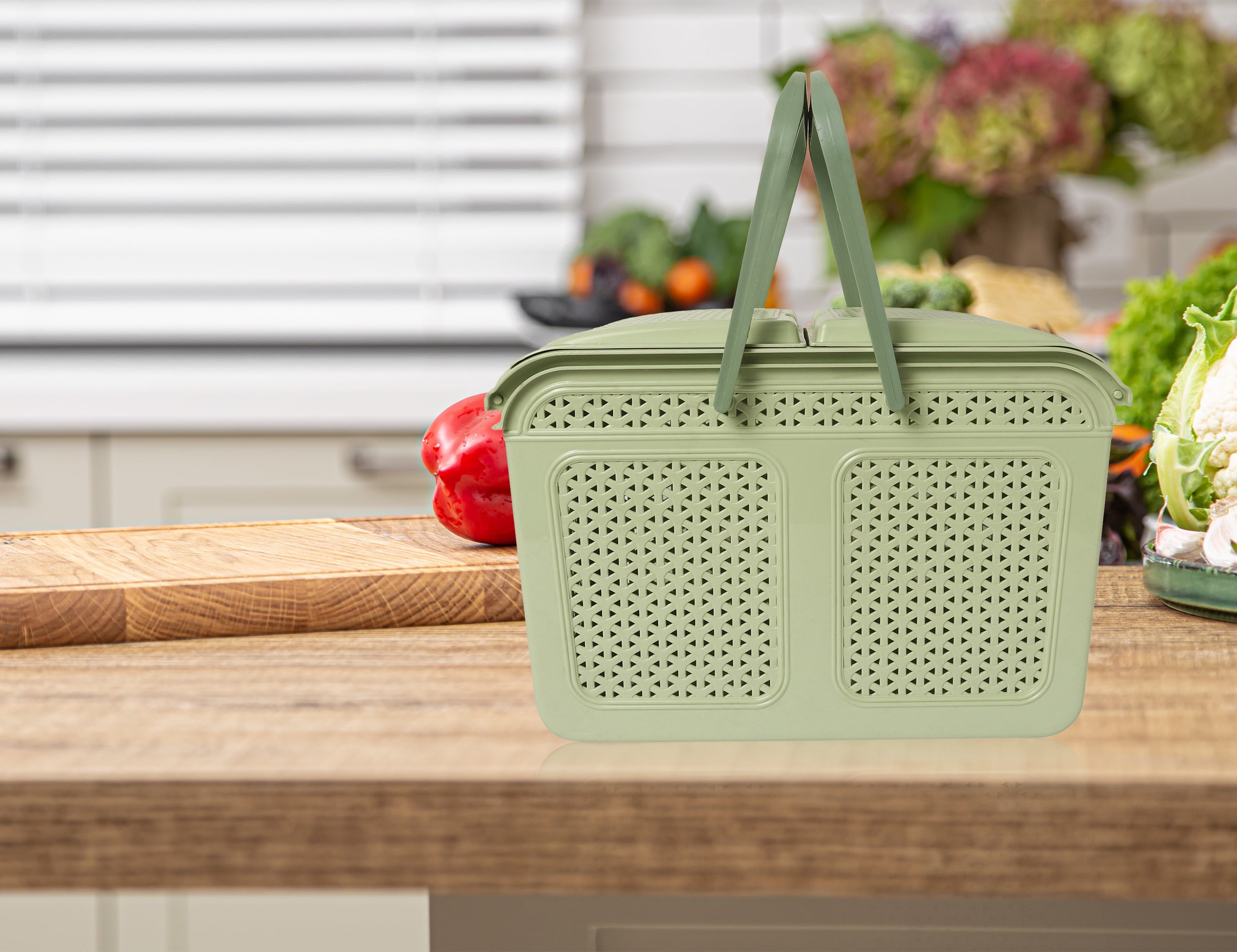 Plastic Lunch Basket with Lid for Office, Home and Picnic Use.