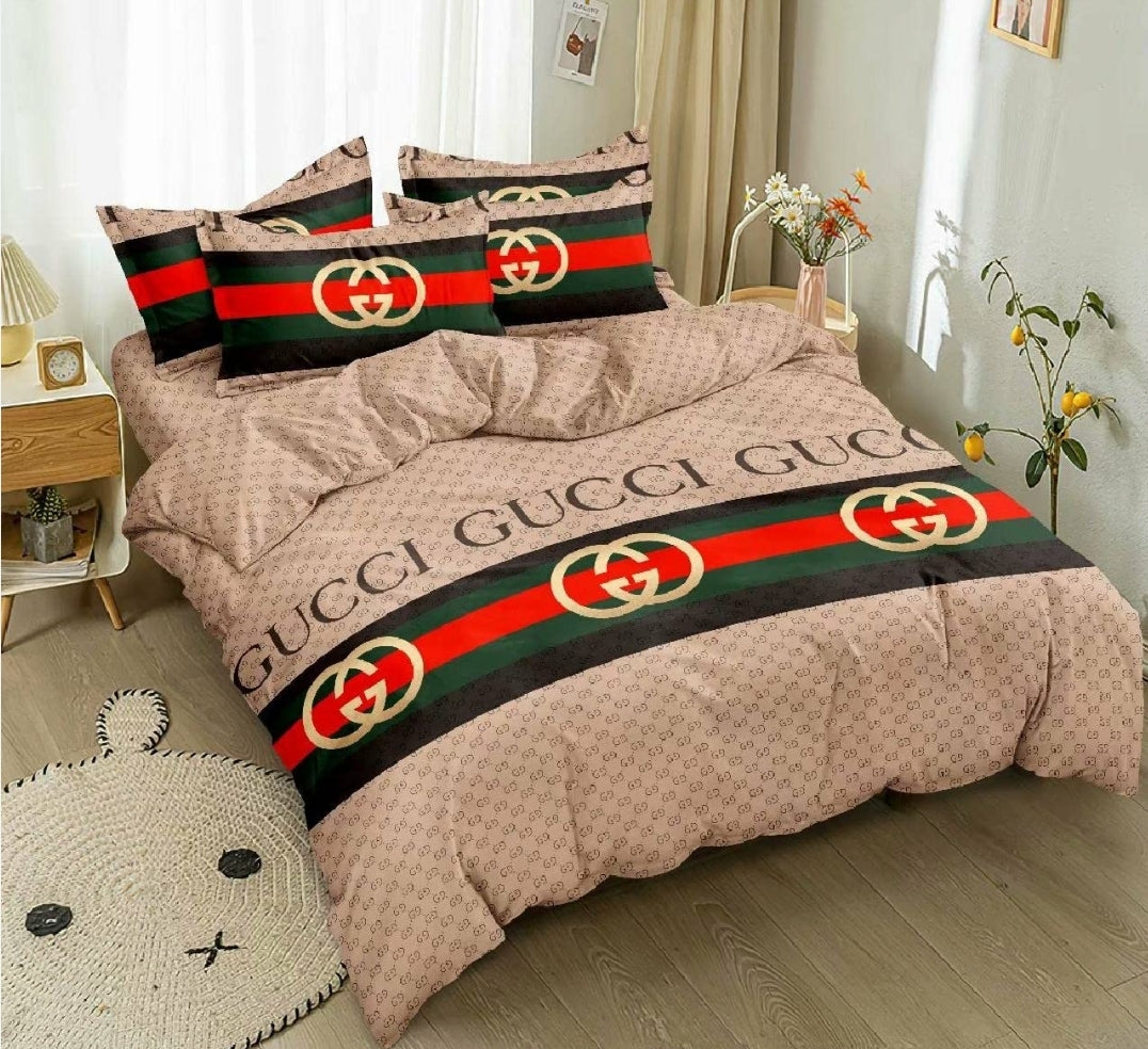 4 PCS Duvet Set With Matching King Size Double Bedsheet - 275 X 275 CM with 2 Pillow Covers