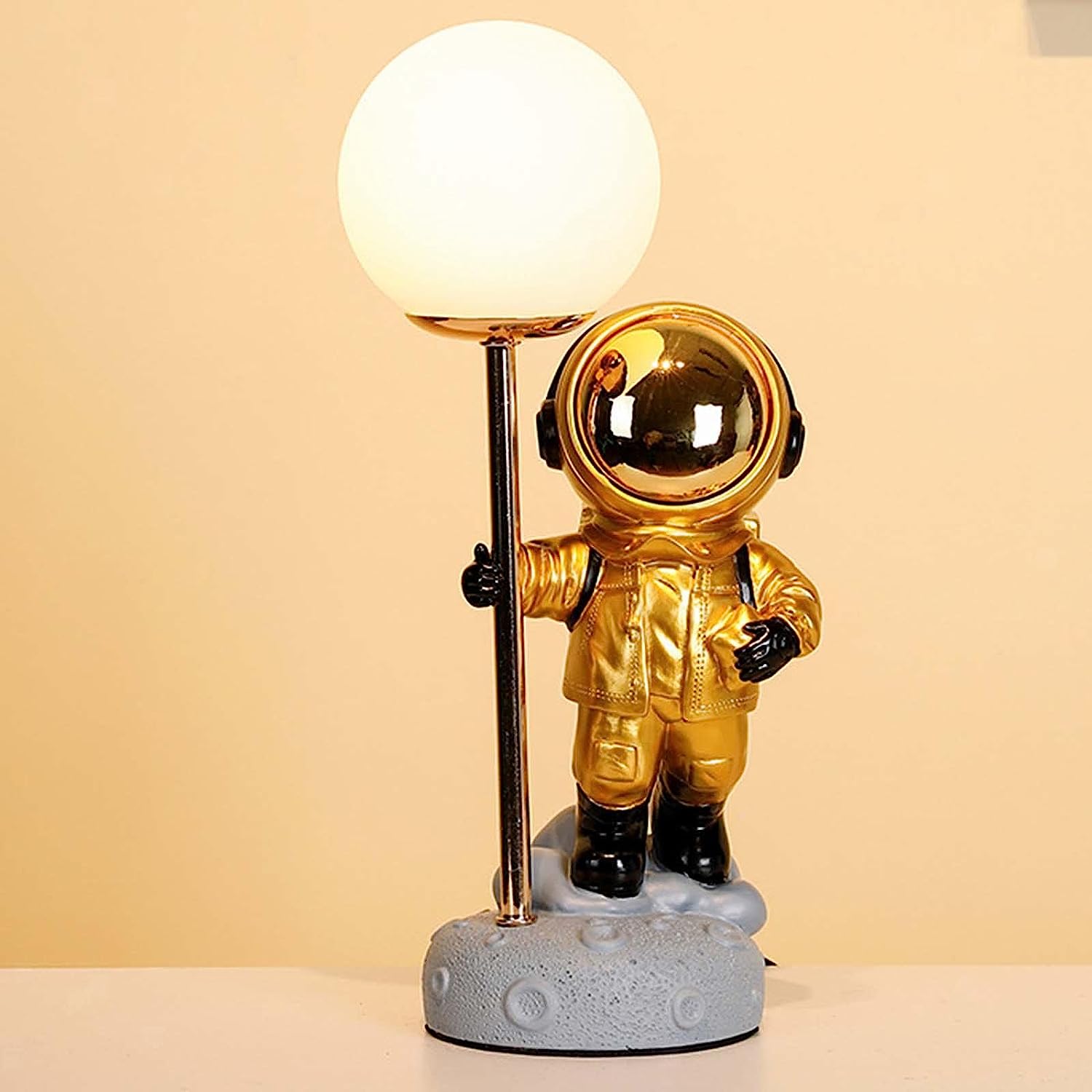 Astronaut Table USB Lamp/Spaceman Bedroom Bedside Light (Golden)