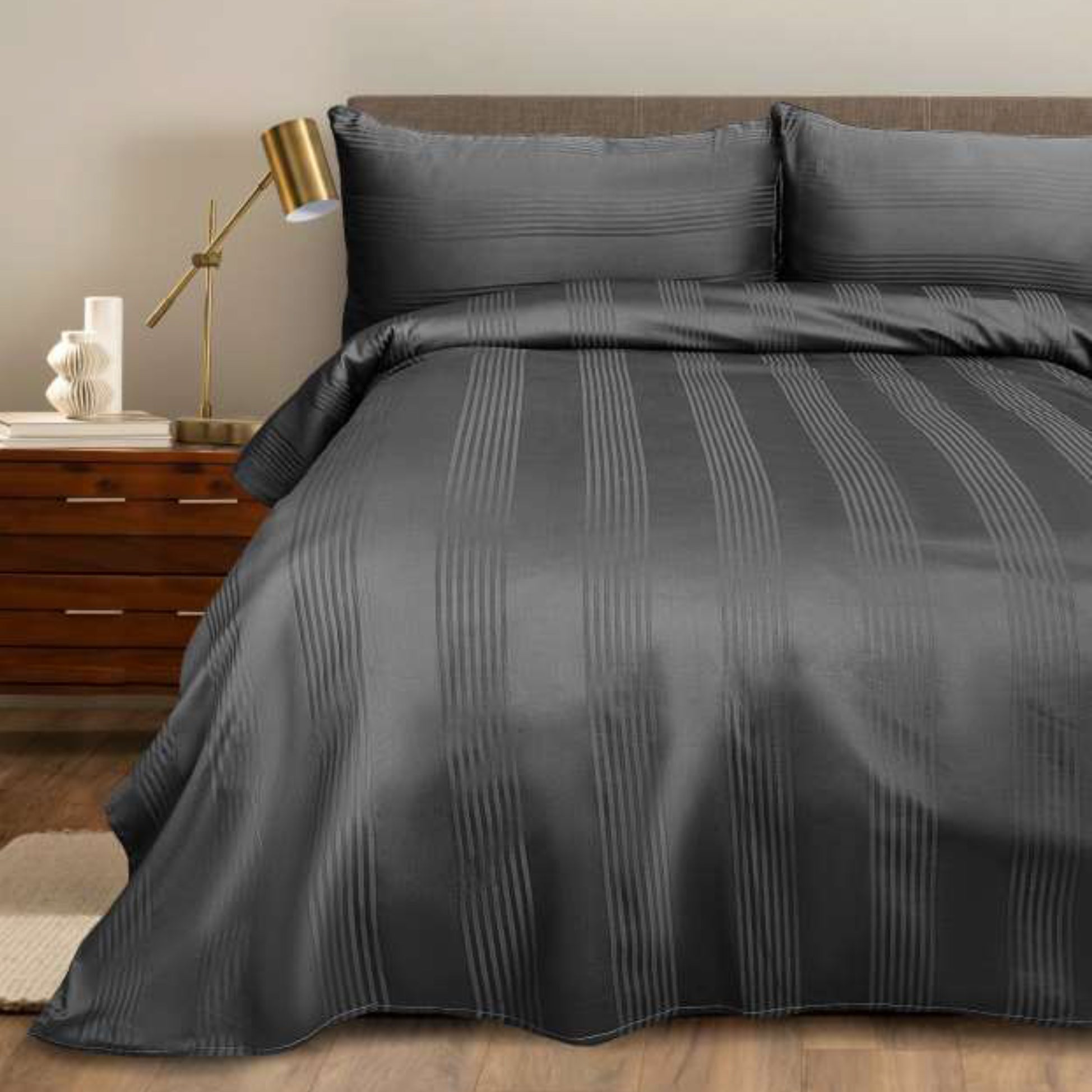 Egyptian Cotton With Beautiful Jaquard Stripes 350 TC King Size Double Bedsheet - 270 X 270 CM with 2 Pillow Covers - 3 Pcs Set