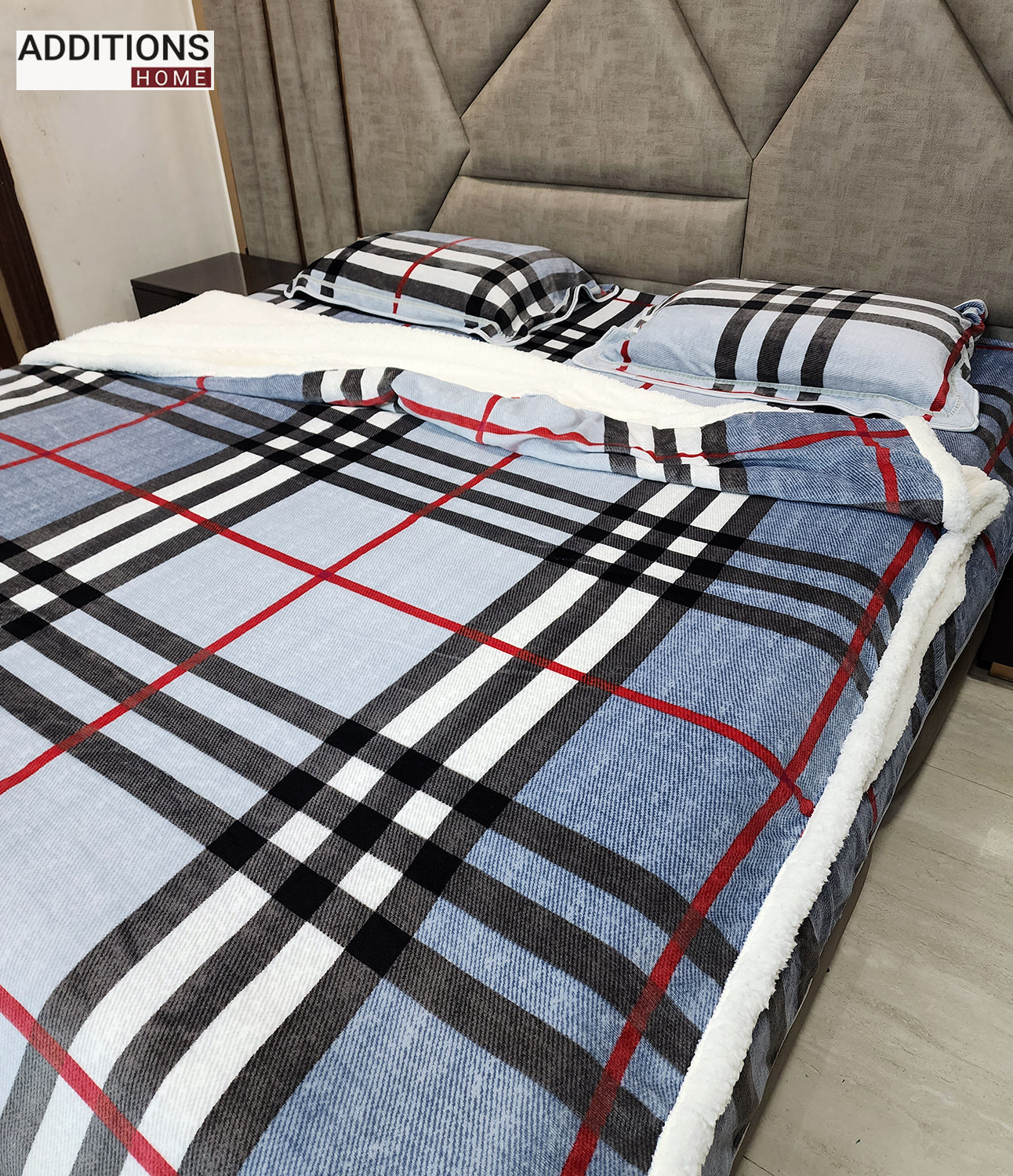 Printed Winter Warm Blanket with Sherpa Back Double Bed 220 x 240 CM, With Matching Bedsheet, And Pillow Covers, Set of 4