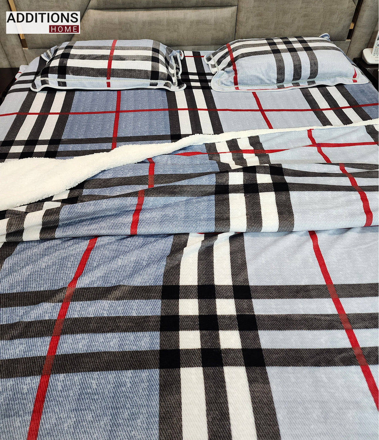 Printed Winter Warm Blanket with Sherpa Back Double Bed 220 x 240 CM, With Matching Bedsheet, And Pillow Covers, Set of 4