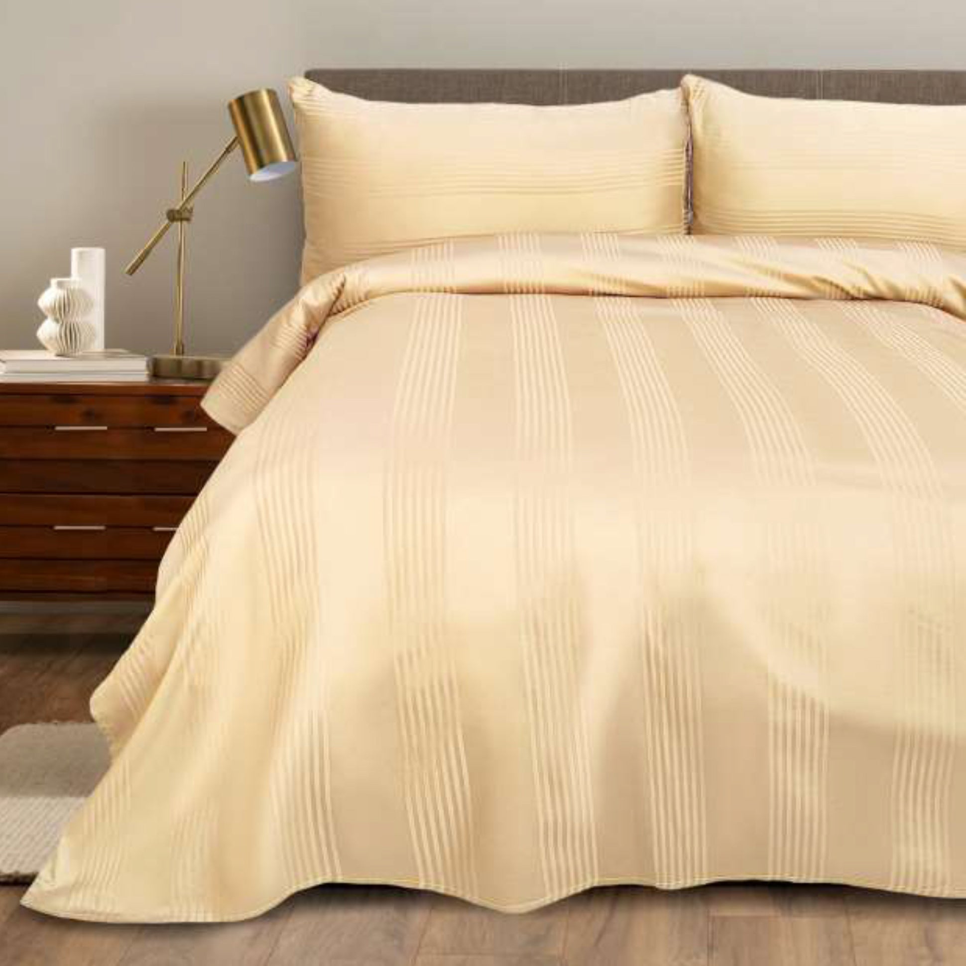 Egyptian Cotton With Beautiful Jaquard Stripes 350 TC King Size Double Bedsheet - 270 X 270 CM with 2 Pillow Covers - 3 Pcs Set