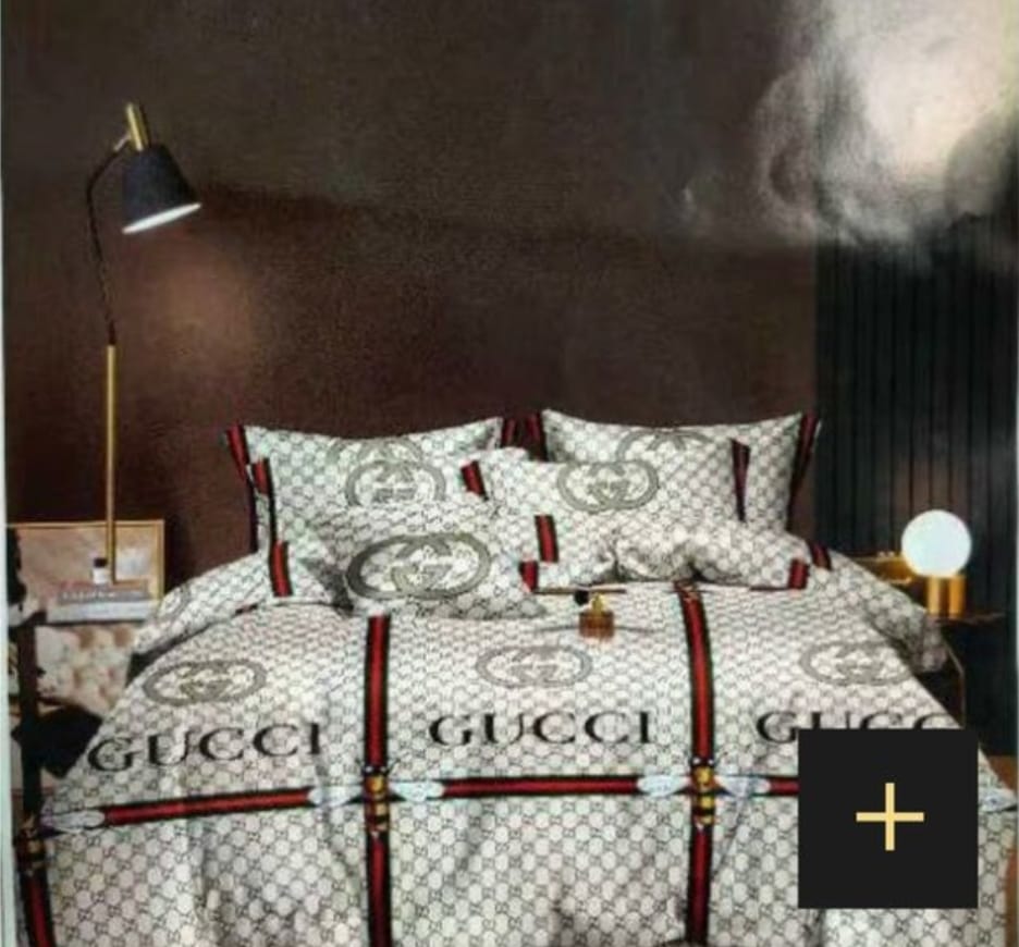 4 PCS Duvet set With Matching King Size Double Bedsheet  - 275 X 275 CM with 2 Pillow Covers