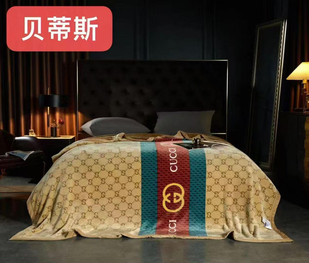 New Luxury Designer Full Reversible Blanket Perfect For Grandeur Home Décor