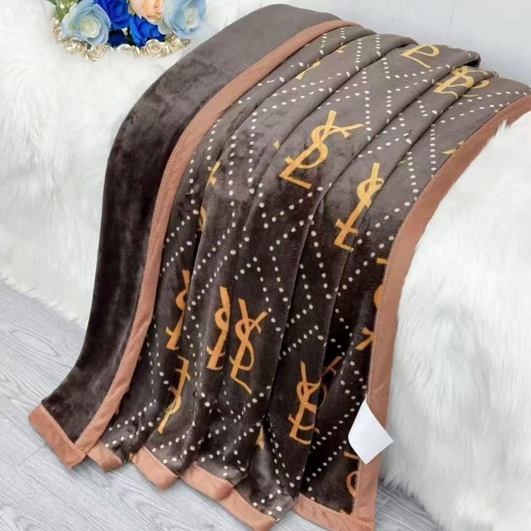 New Luxury Designer Full Reversible Blanket Perfect For Grandeur Home Décor